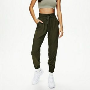 Aritzia Sunday Best Olive Green Joggers Pants Size large